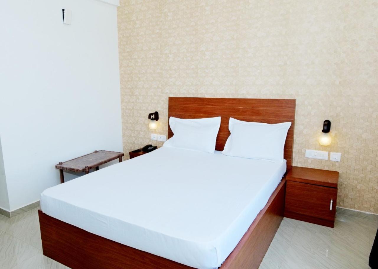Dwarka Lodging & Boarding Mulki Kültér fotó