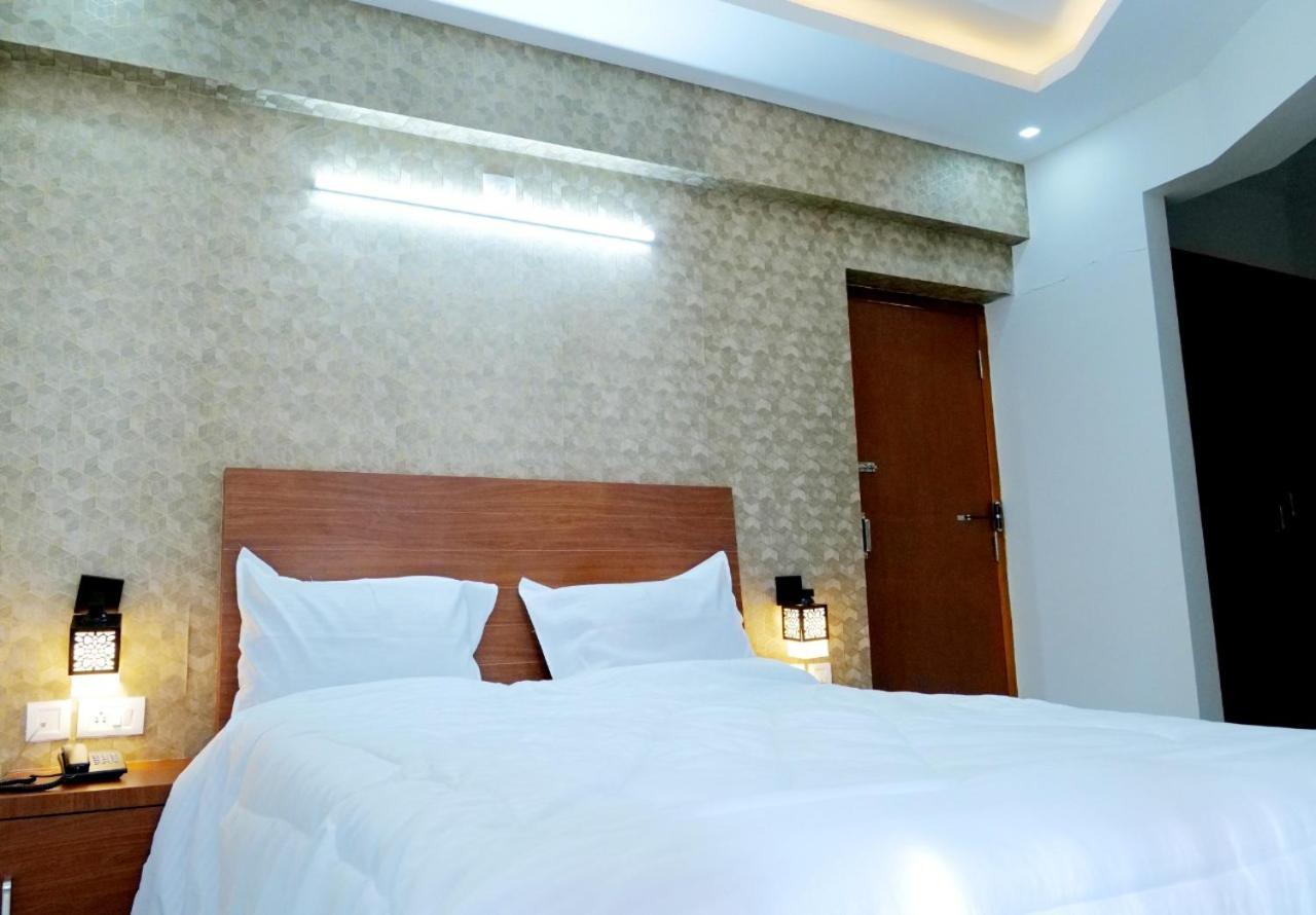 Dwarka Lodging & Boarding Mulki Kültér fotó